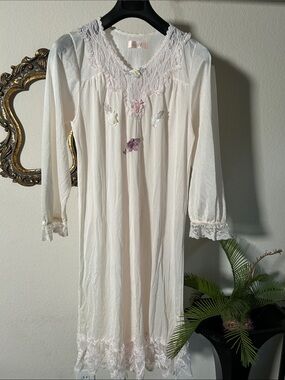 Leona Edminston Cream Lace-Trim Floral Chemise